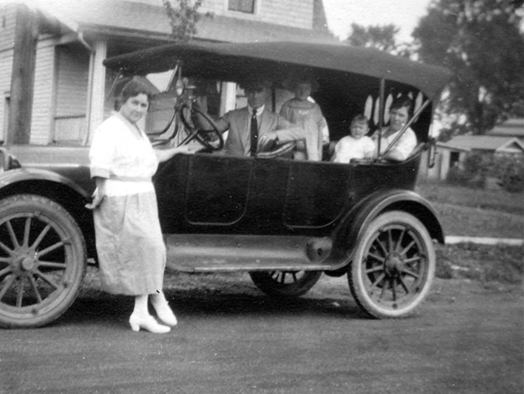 1923 01 BILLEE FAMILY