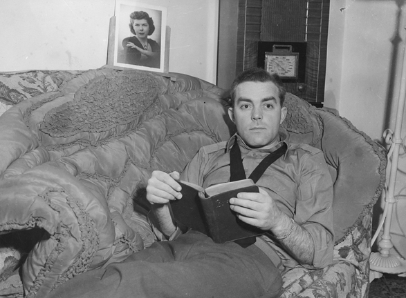 1943 03a CHARLES IN LONDON